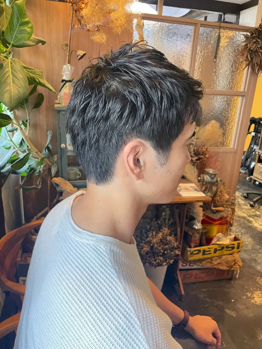 メンズ マッシュ 刈り上げ 黒川 名津美のヘアスタイル