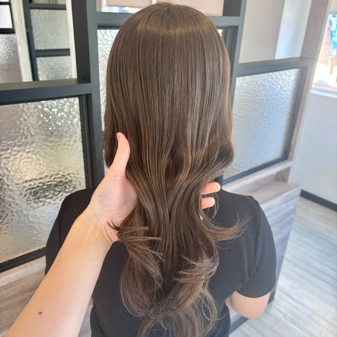 ロング カラー ベージュカラー ブリーチ ダブルカラー ブリーチなしカラー オリーブベージュ mio ︴ アレンジ ︴ 透明感カラーのヘアスタイル