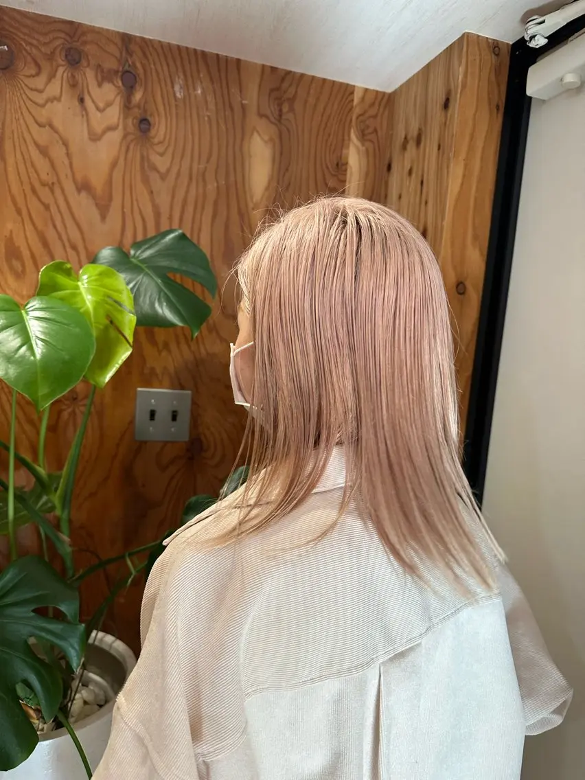 セミロング カラー 伊藤 友香のヘアスタイル