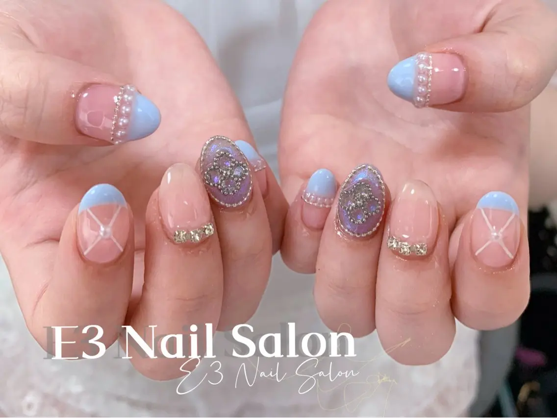 ネイル オーロラネイル フレンチネイル ジェルネイル ガラスフレンチ キラキラネイル ハンドネイル E3 Nail Salonのネイルデザイン