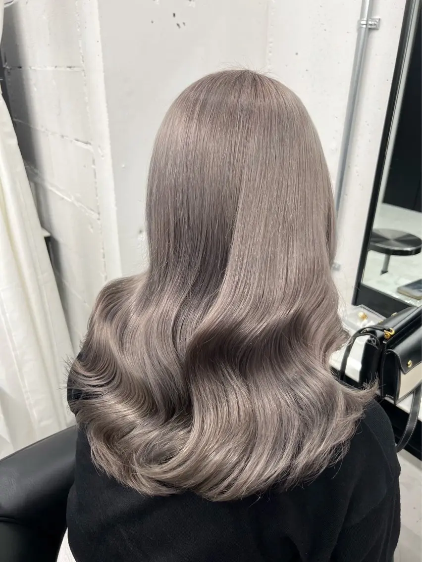 ロング カラー 透明感カラー グレージュ 外国人風カラー ヘアカラー 新宿/ハイトーン/ シールエクステ 祐介のヘアスタイル