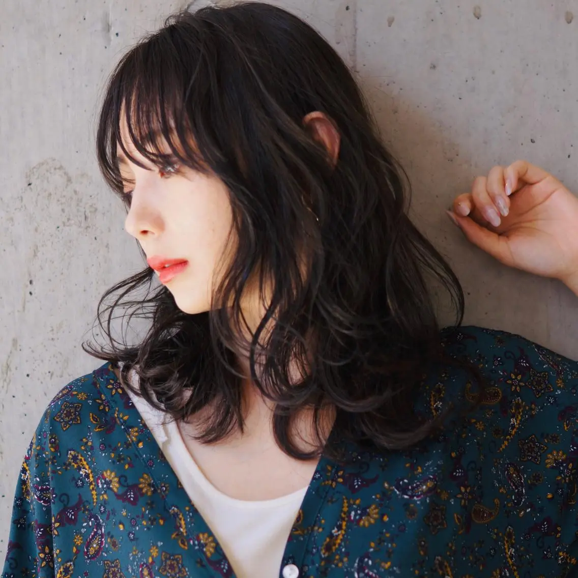 ミディアム アッシュ 外国人風カラー ハイライト 髪質改善 韓国風ヘア カット ヘアカラー トリートメント Lino by hoNuaのヘアスタイル