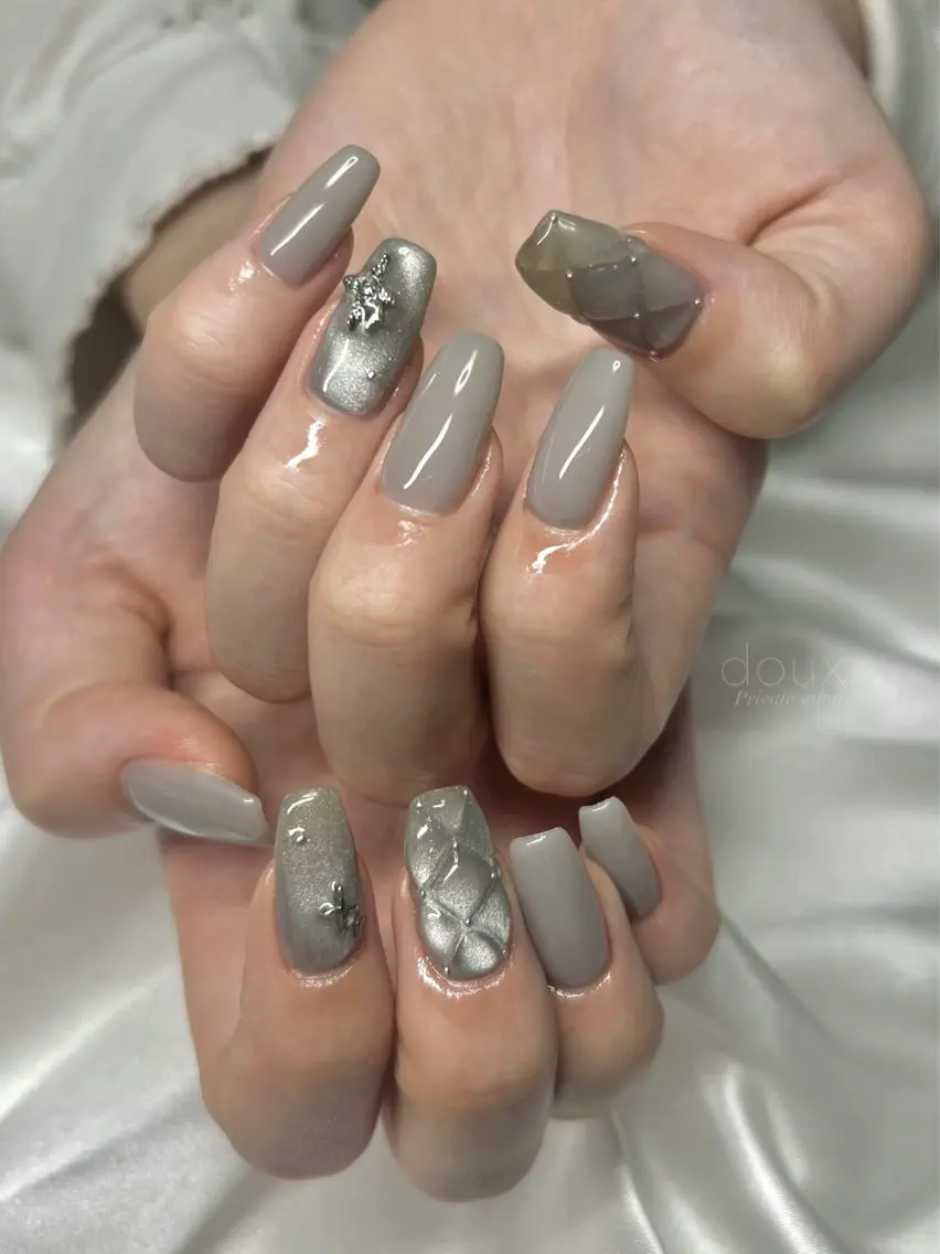 ネイル キラキラネイル 韓国ネイル マグネットネイル 冬ネイル クリスマス ハンドネイル doux. nailのネイルデザイン