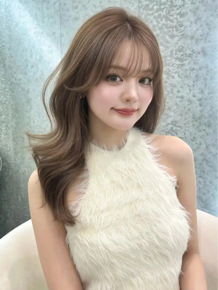 ロング カラー ベージュカラー 透明感カラー カット ヘアカラー 𝑁𝐴𝑁𝐴 / 𝐺𝐿𝑅𝑂𝑊のヘアスタイル