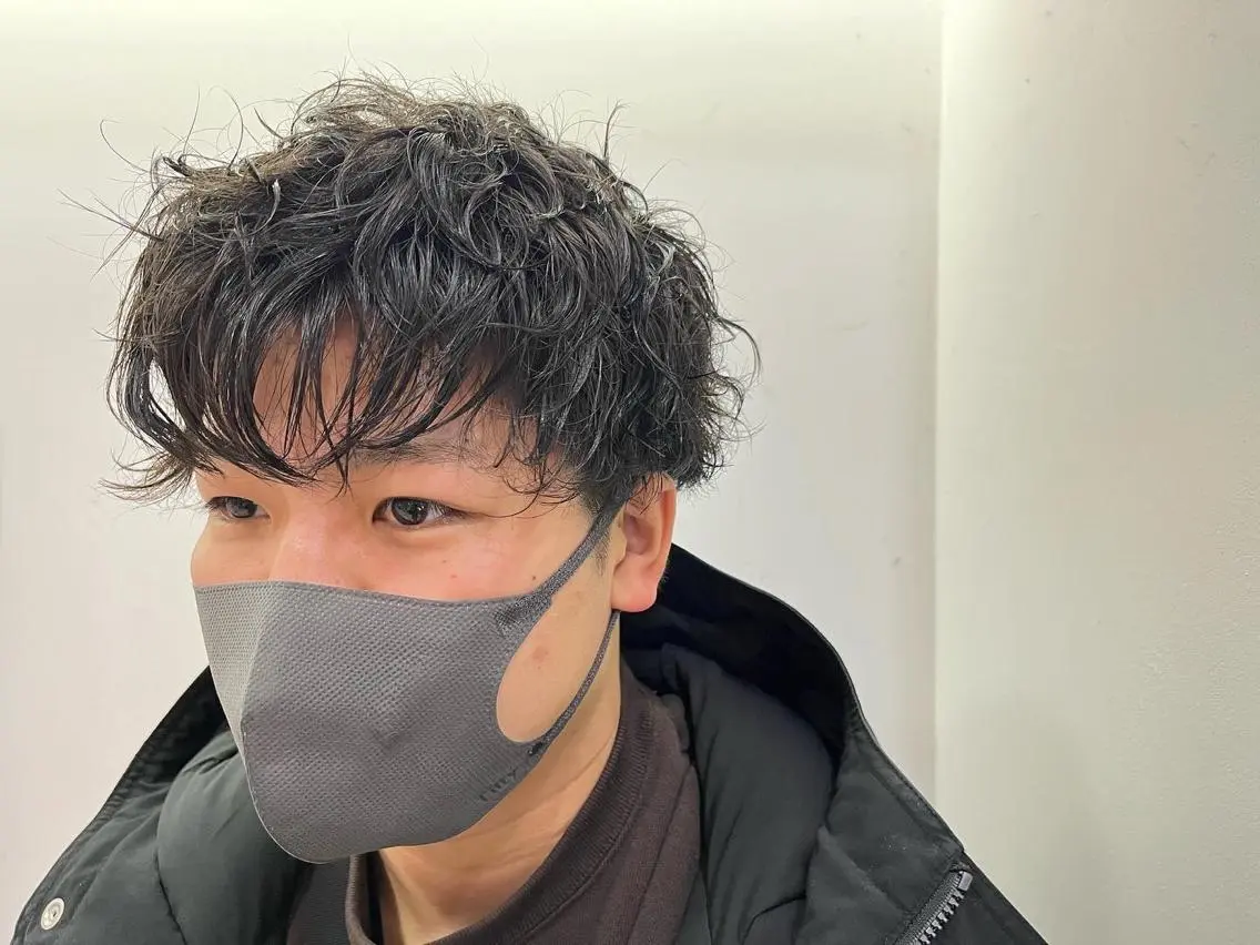 ショート パーマ メンズ カット パーマ 韓国メンズヘア/ 毛流れヘア　須田龍世のヘアスタイル