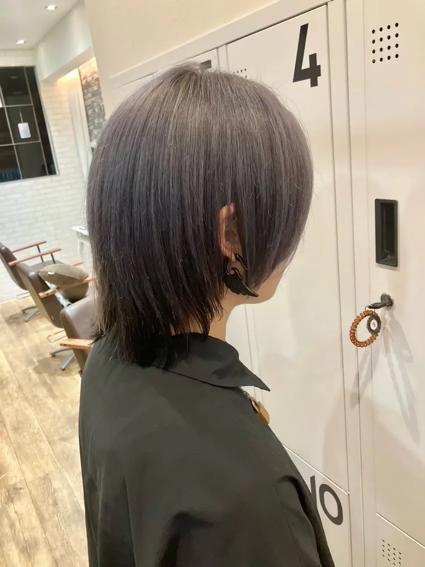 カラー シルバー mai /attraのヘアスタイル