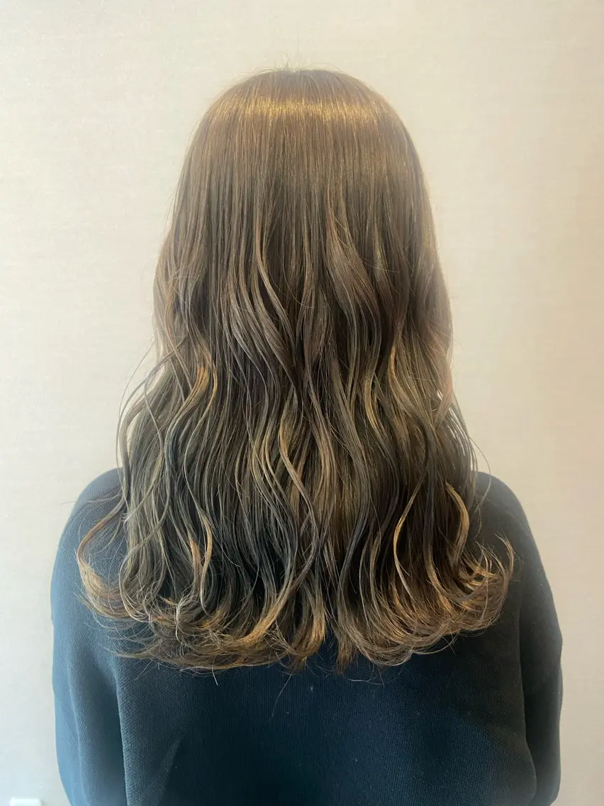 ロング カラー グレージュ オリーブグレージュ オリーブグレー 都甲 純花のヘアスタイル