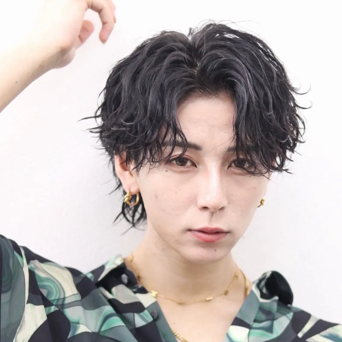 ミディアム カラー パーマ メンズ カット パーマ 🔥メンズ極🔥韓国 シャドウ/波巻き柿崎のヘアスタイル