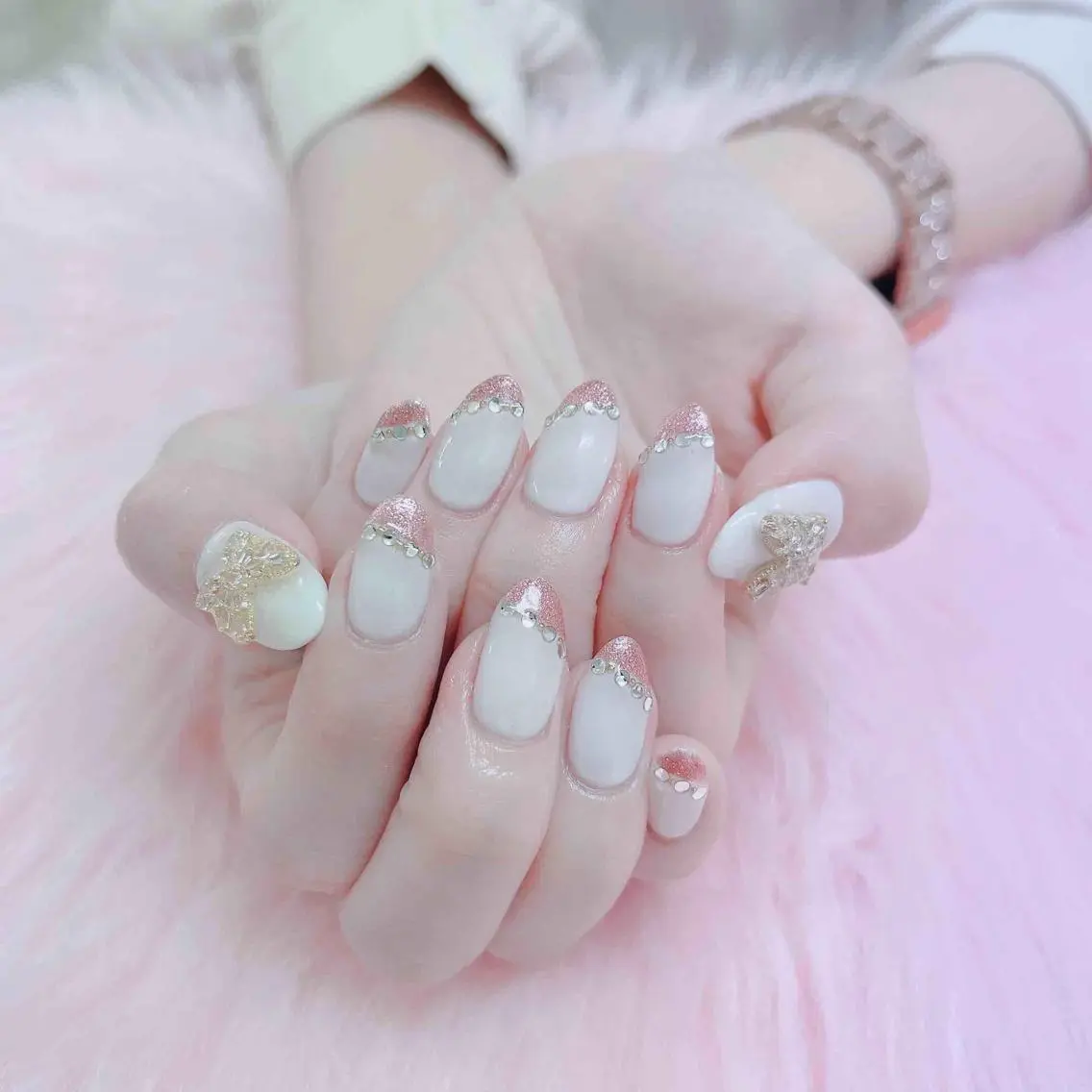 ネイル フレンチネイル 斜めフレンチ ハンドネイル MoonNail ユリ🌸のネイルデザイン