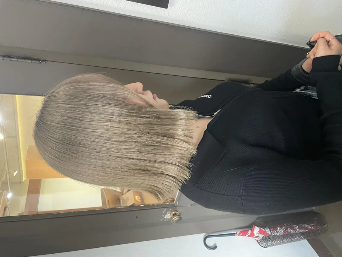ミディアム カラー ブリーチ カット ヘアカラー トリートメント ルミエール ブリーチ/ハイトーンのヘアスタイル