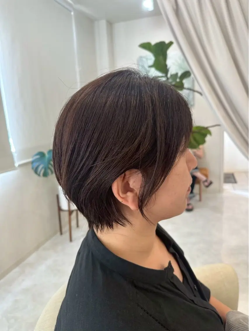 ショート カラー 大谷 真央のヘアスタイル