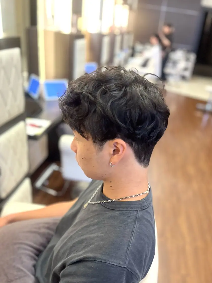 メンズ メンズパーマ 刈り上げ ショートカット 🖤ikoiのヘアスタイル