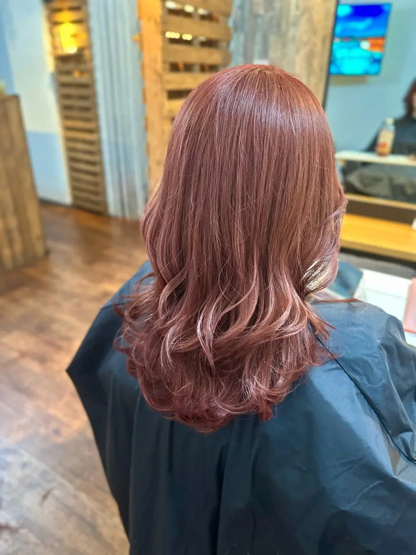 セミロング カラー ブリーチ カシス カット ヘアカラー トリートメント Luzir⭐︎ GEN⭐︎のヘアスタイル