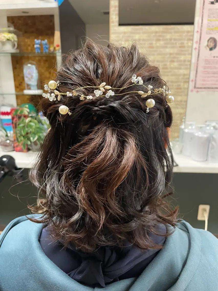 ミディアム ヘアアレンジ ハーフアップ 徳留 もも花のヘアスタイル