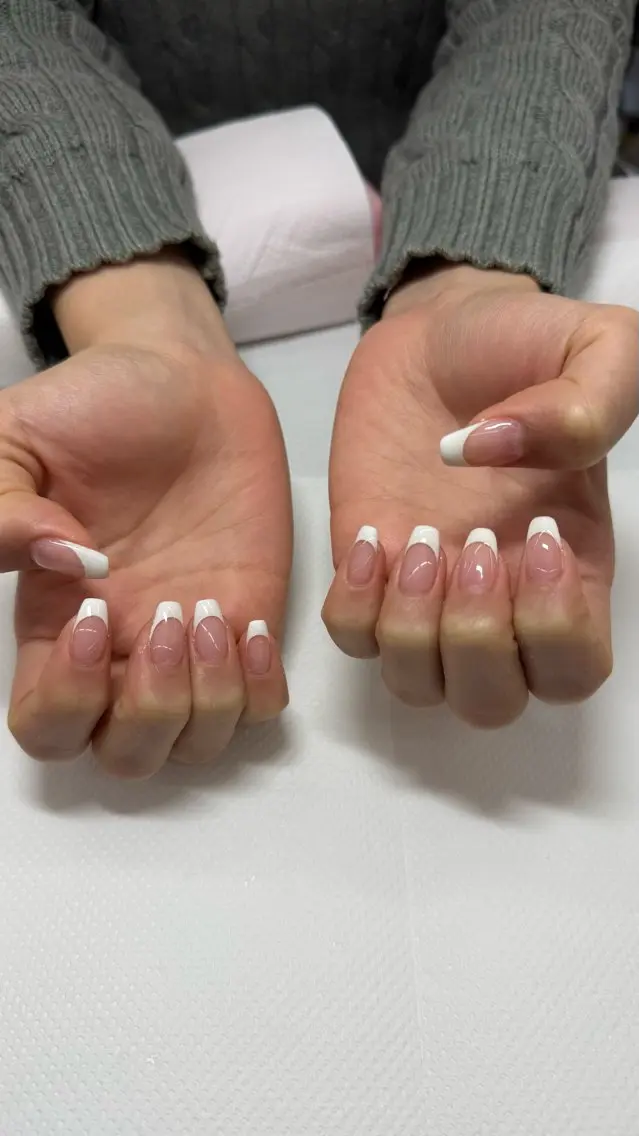 クリアベース白フレンチ(オフあり)の写真