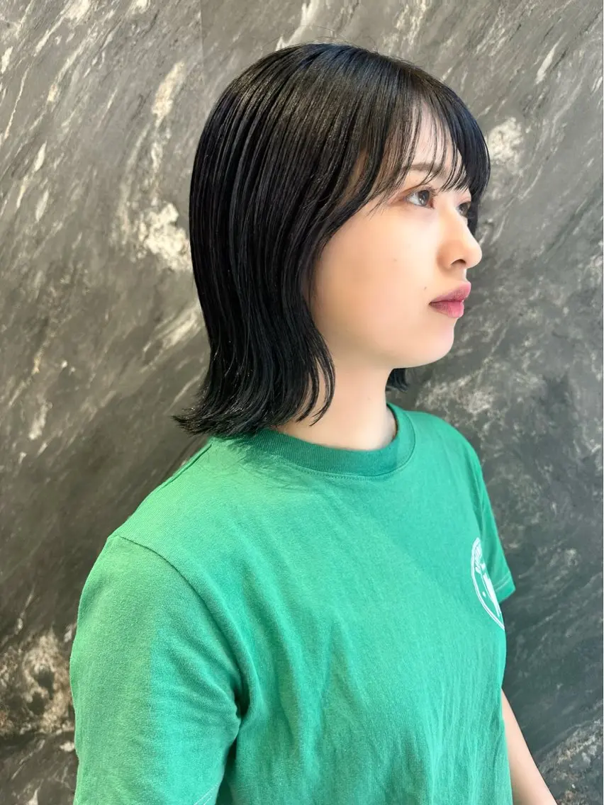ミディアム カラー 黒髪 ブロンド ブルーカラー ブルーブラック カット ヘアカラー トリートメント 🦋レイヤーカット ミドリカワ🦋のヘアスタイル