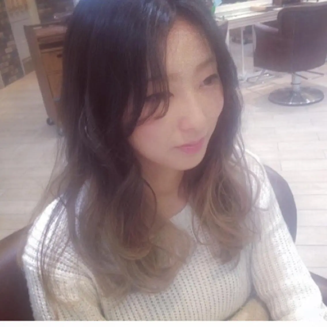 セミロング ロング カラー グラデーションカラー 江原 彩華のヘアスタイル