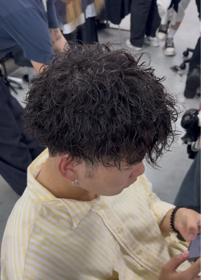 パーマ メンズ センターパート フェザーパーマ メンズハイライト メンズメッシュ マッシュ センターパート/フェ ザー🔥SHUYAのヘアスタイル
