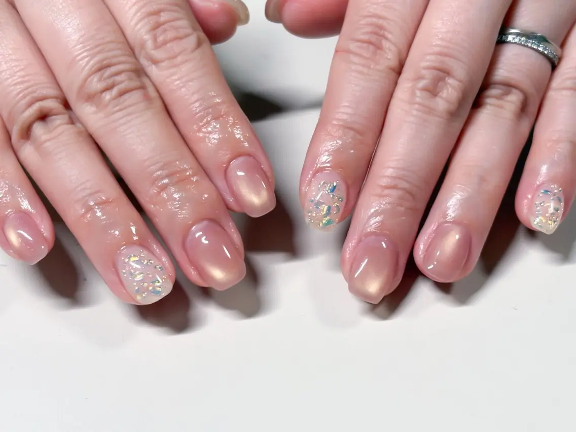 ネイル ジェルネイル ゴールド ホログラムネイル マグネットネイル ワンカラーネイル ハンドネイル nail salon Ecloreのネイルデザイン