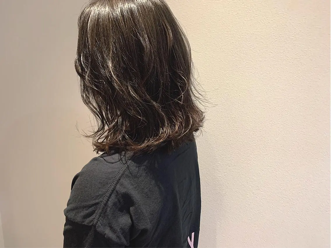 セミロング カラー アッシュ ハイライトカラー 外国人風カラー ハイライト なかにし まゆみのヘアスタイル
