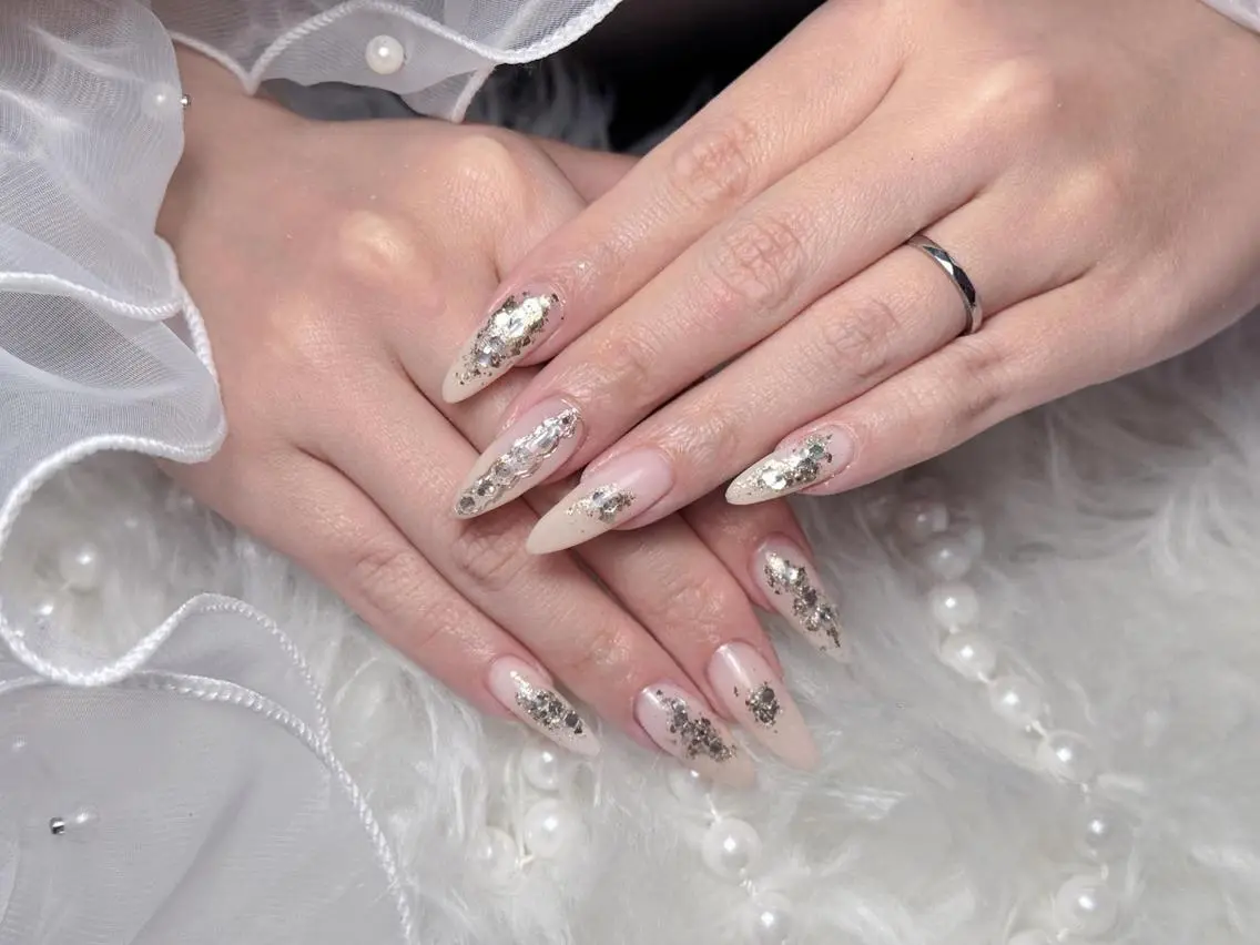 ネイル アートネイル フレンチネイル キラキラネイル 韓国ネイル ロングネイル ハンドネイル ハンドケア Mika Nails 心斎橋のネイルデザイン