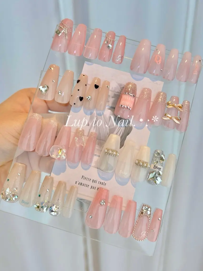 ネイル キラキラネイル 春ネイル ハンドネイル Lupto nail 【Jr.リカ】のネイルデザイン