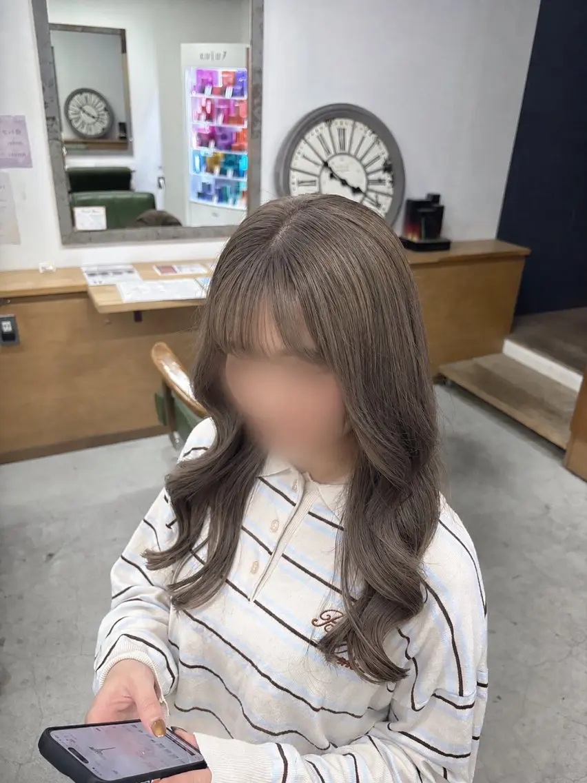 ロング カラー ベージュカラー ヘーゼル カット ヘアカラー トリートメント MAI 🎀のヘアスタイル
