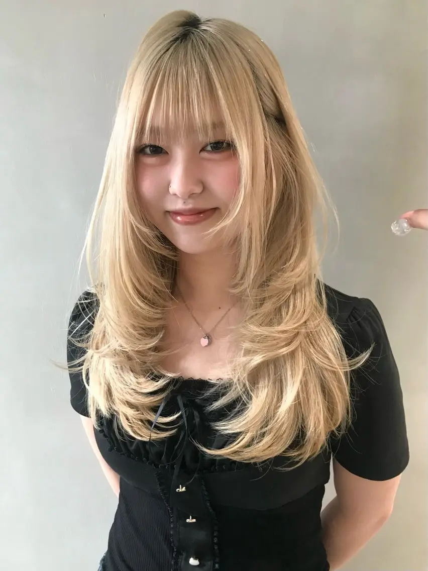 ロング カット ハイトーン fev/Rionのヘアスタイル