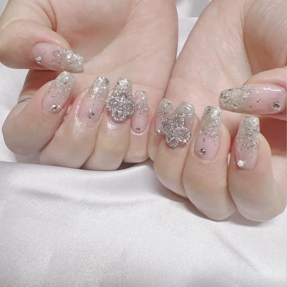ネイル オーロラネイル フットネイル フレンチネイル ジェルネイル 韓国ネイル ハンドネイル ハンドケア 【ENサロン】 Rei🎀Nailのネイルデザイン