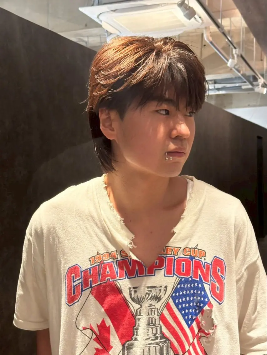ミディアム カラー メンズ ミディアムパーマ メンズブリーチ センターパート フェードカット フェザーパーマ カット ヘアカラー 金山駅前/メンズ パーマ/真柄 恒輝のヘアスタイル