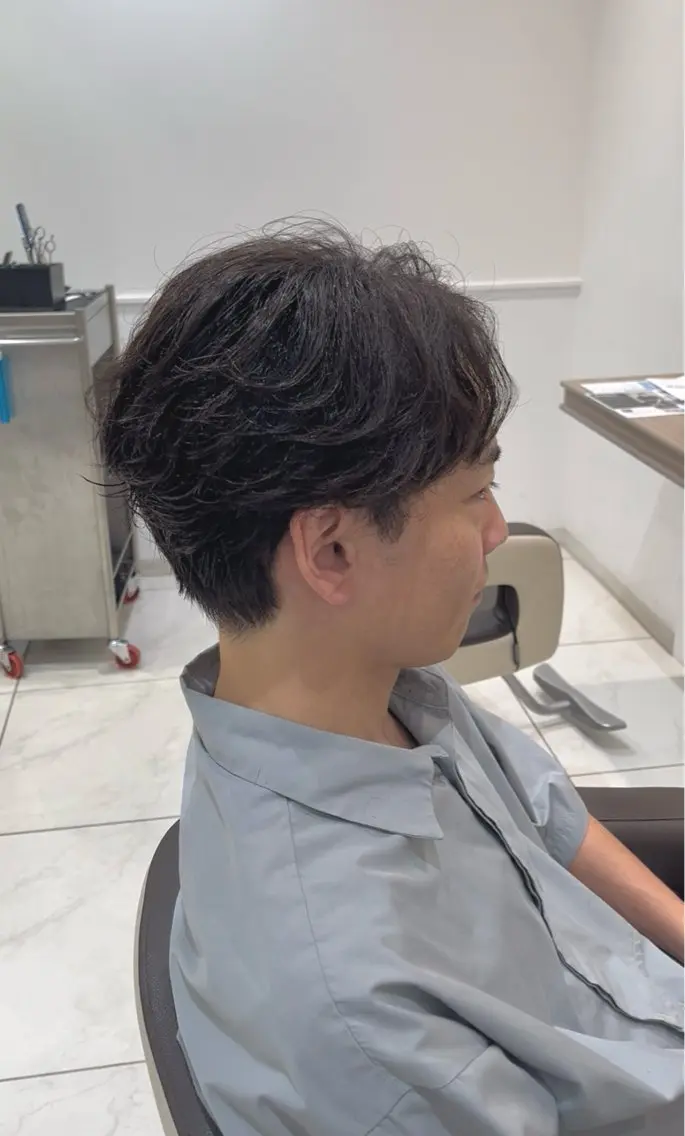パーマ メンズ フェザーパーマ メンズパーマ 絶対垢抜ける メンズパーマ臼井優人のヘアスタイル