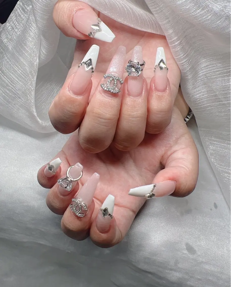 ネイル 長さ出し グラデーション 卒業式 キラキラネイル マグネットネイル ハンドネイル Lee Nailsのネイルデザイン