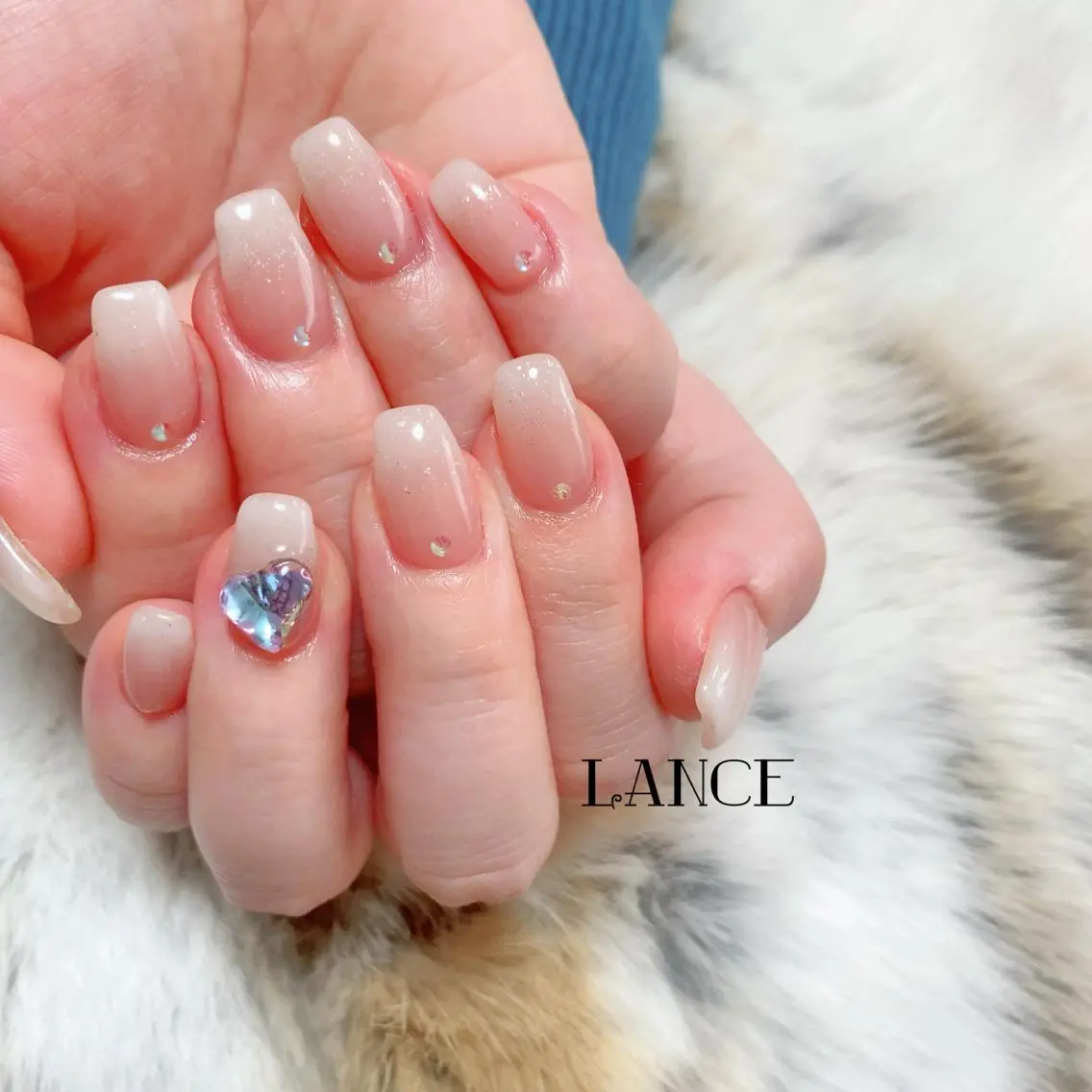 ミディアム ネイル オーロラネイル フレンチネイル キラキラネイル シンプルネイル 春ネイル ハンドネイル Lance nailのネイルデザイン