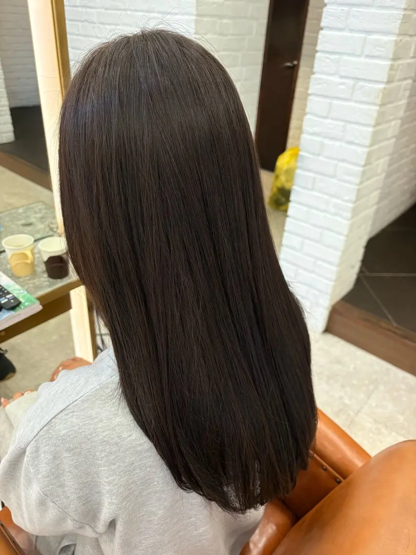 ロング ヘアカラー 湯浅 菜月のヘアスタイル