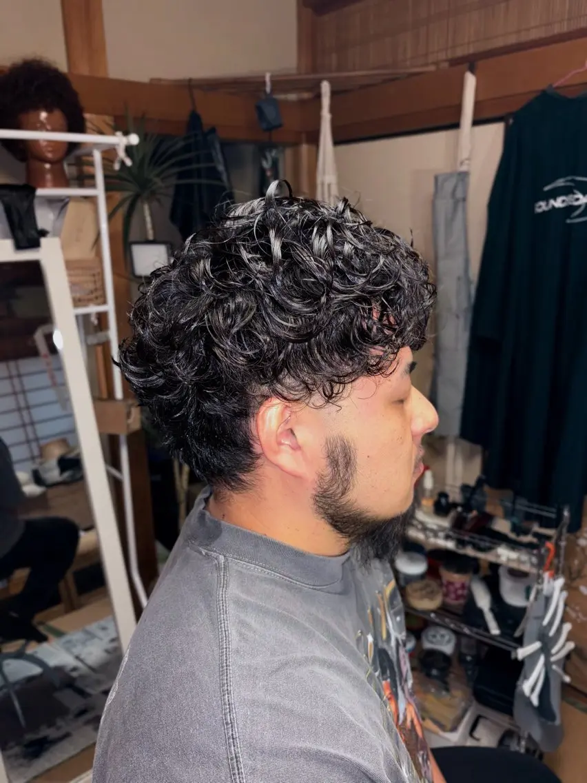 ミディアム 岩本 文太のヘアスタイル