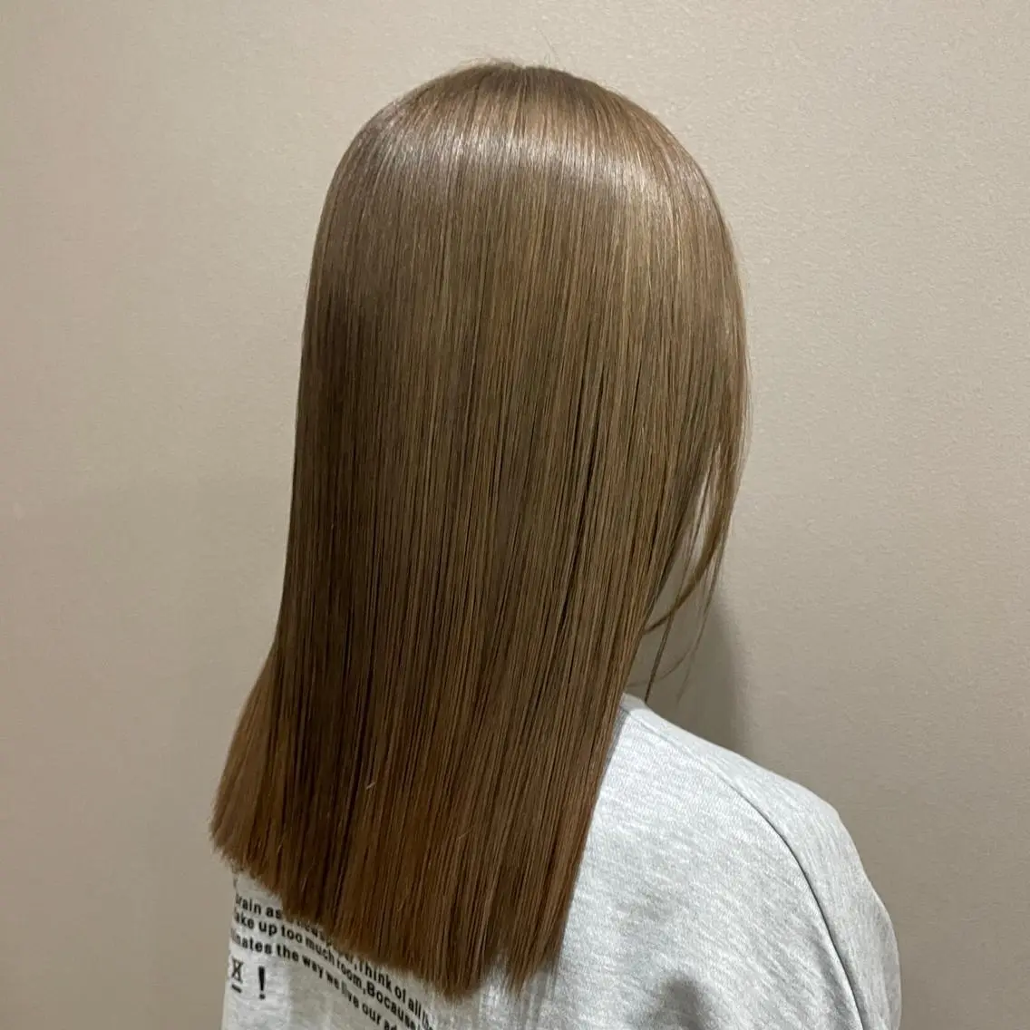 ロング カラー ベージュカラー ブリーチ ケアブリーチ 西尾美容室libuR Ryokaのヘアスタイル