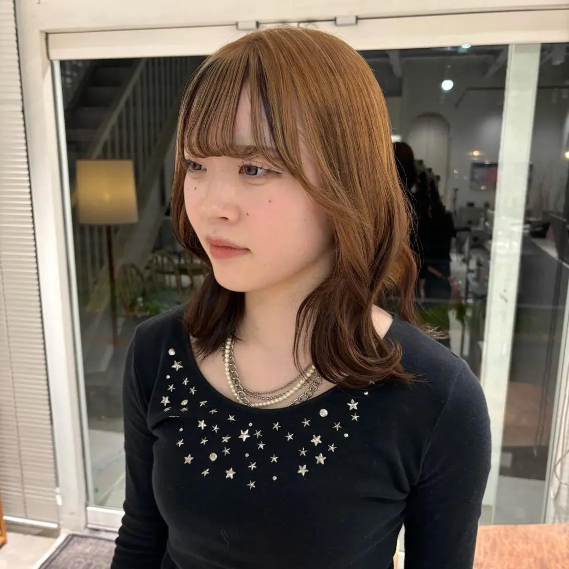 ミディアム カラー ヘアカラー 周東 芽依のヘアスタイル
