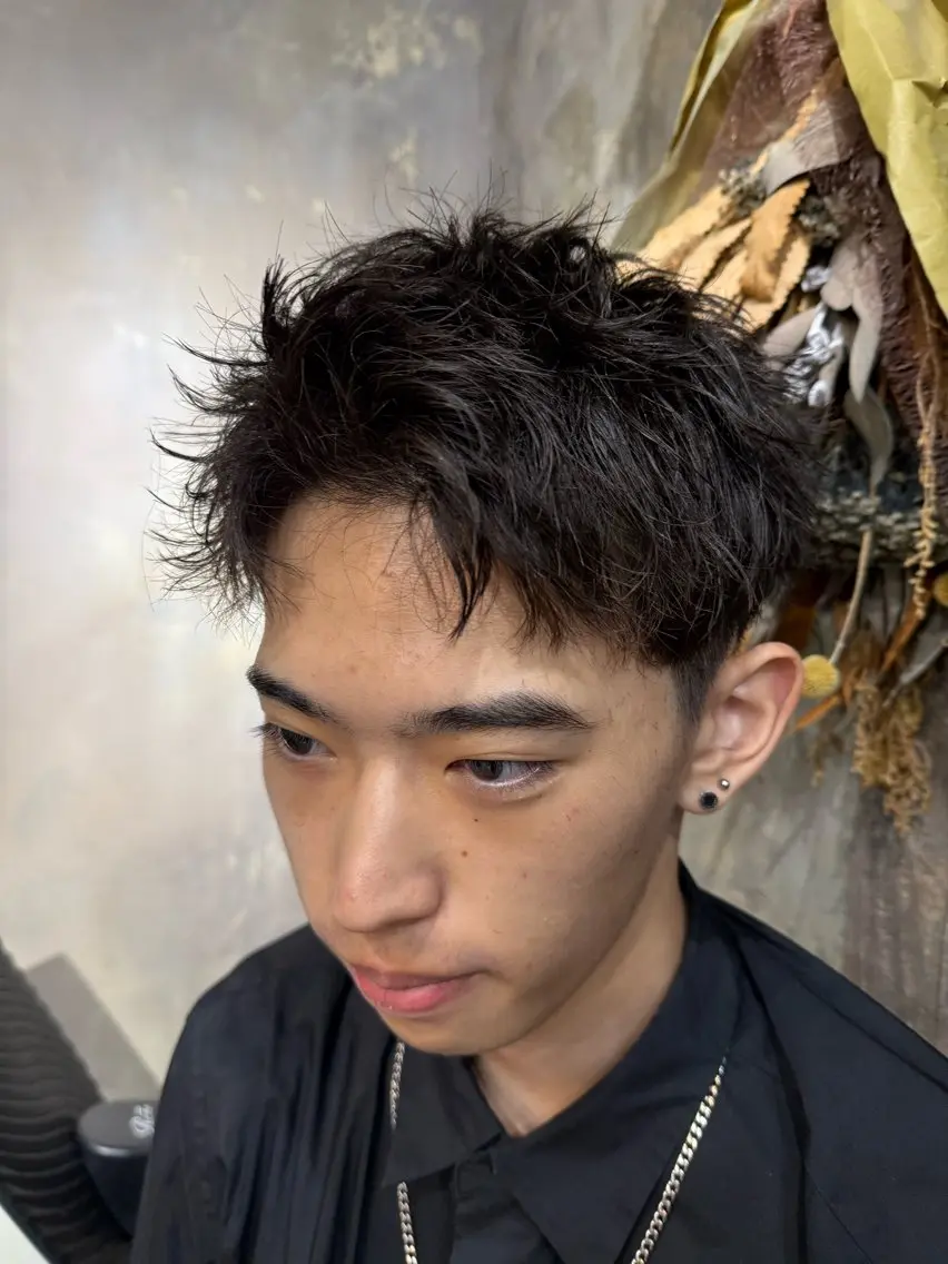 ショート メンズ アップバング スパイキーショート ショートヘア 田中 叶夢のヘアスタイル