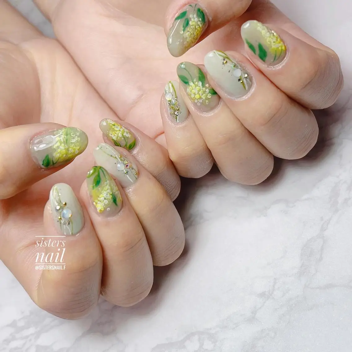ネイル アートネイル カジュアル フラワーネイル ジェルネイル キラキラネイル sisters nail.fのネイルデザイン