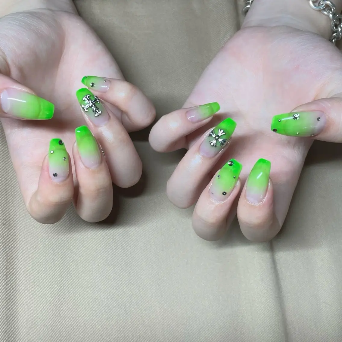 ネイル グラデーション ロングネイル ハンドネイル nail 6.のネイルデザイン