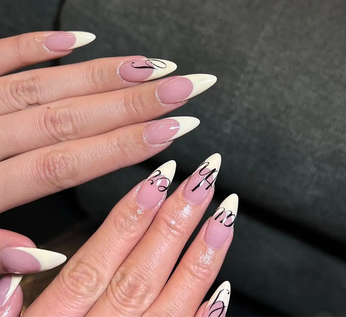 ネイル フレンチネイル ジェルネイル マグネットネイル 持ち込み ニュアンスネイル ハンドネイル Nami nailのネイルデザイン