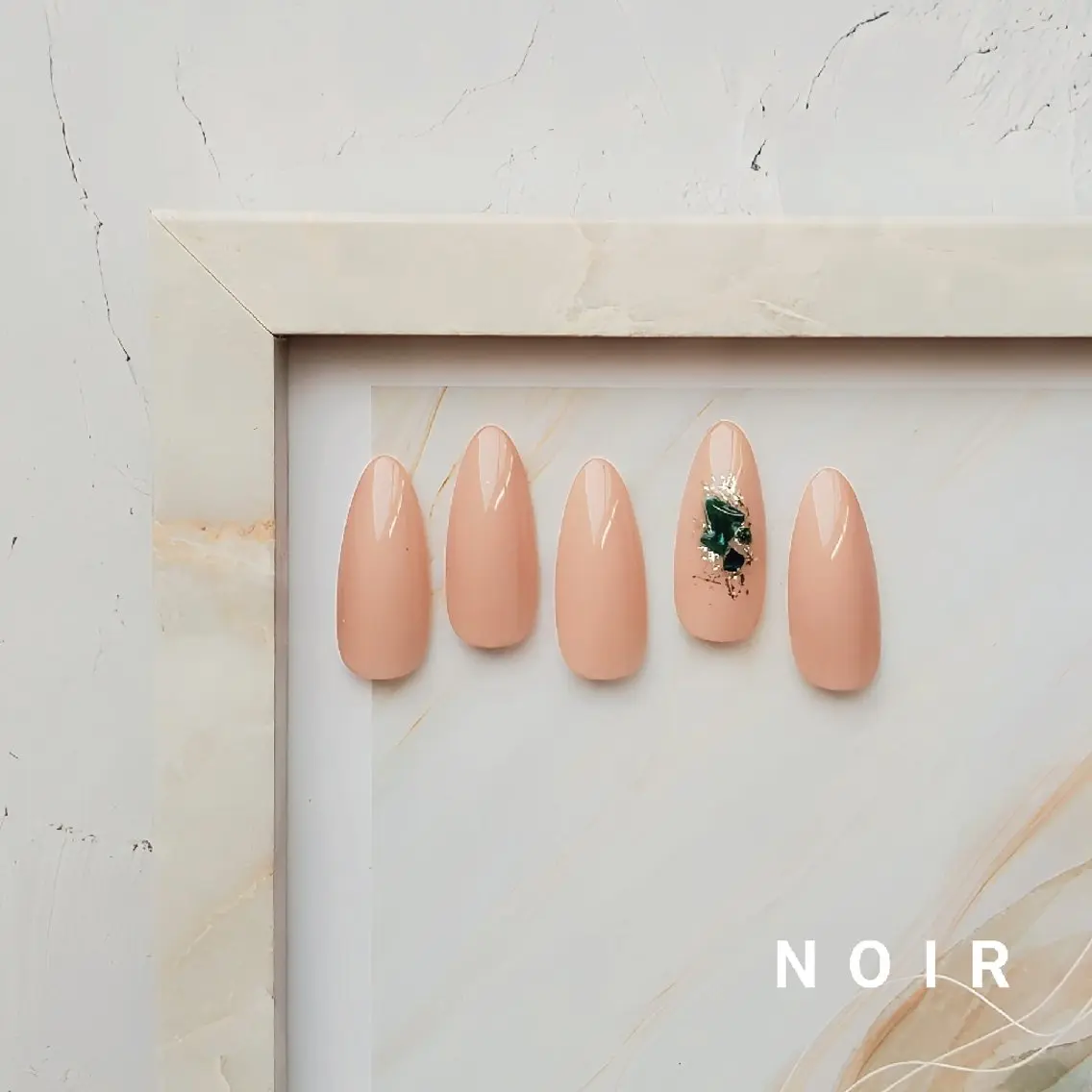 ネイル NOIR 長谷川のネイルデザイン