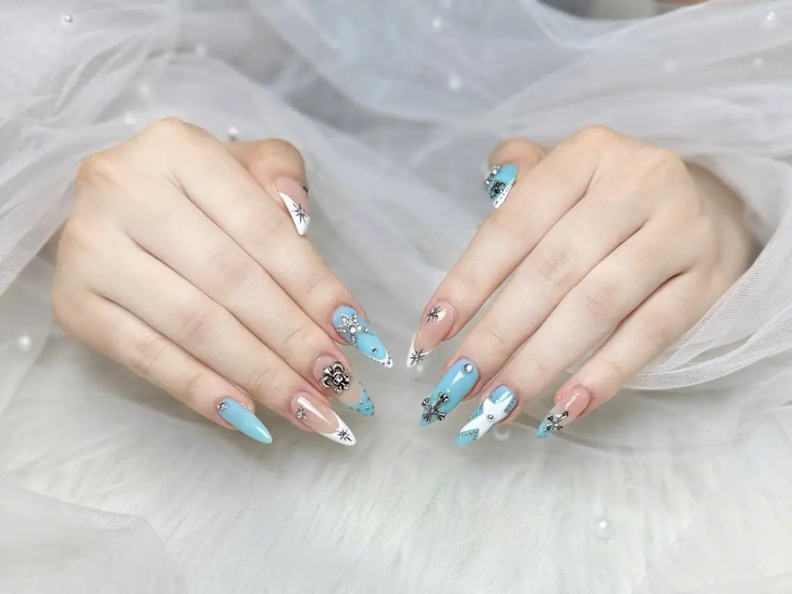 ネイル 長さ出し ジェルネイル 韓国ネイル マグネットネイル 持ち込み ハンドネイル SHE NAILのネイルデザイン