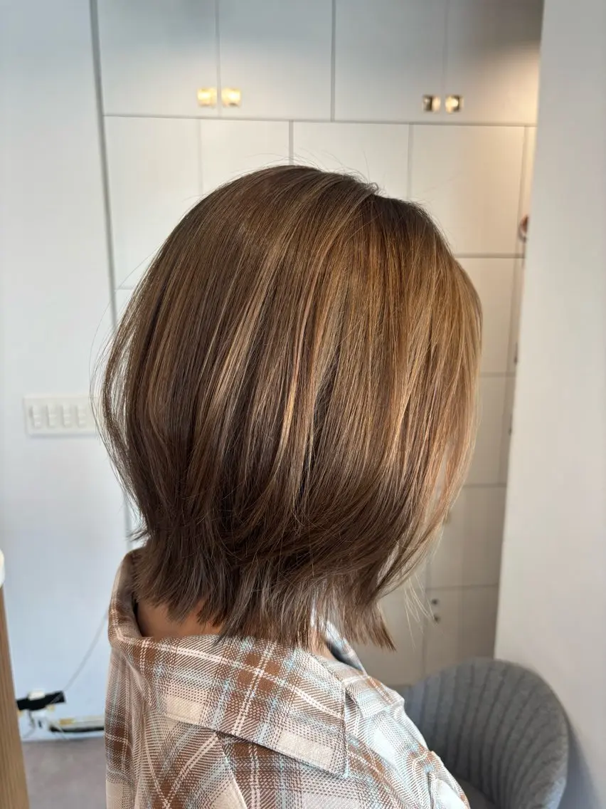 ミディアム ボブ くびれヘア ハイライト レイヤーカット カット ヘアカラー 仲矢 あゆ美のヘアスタイル