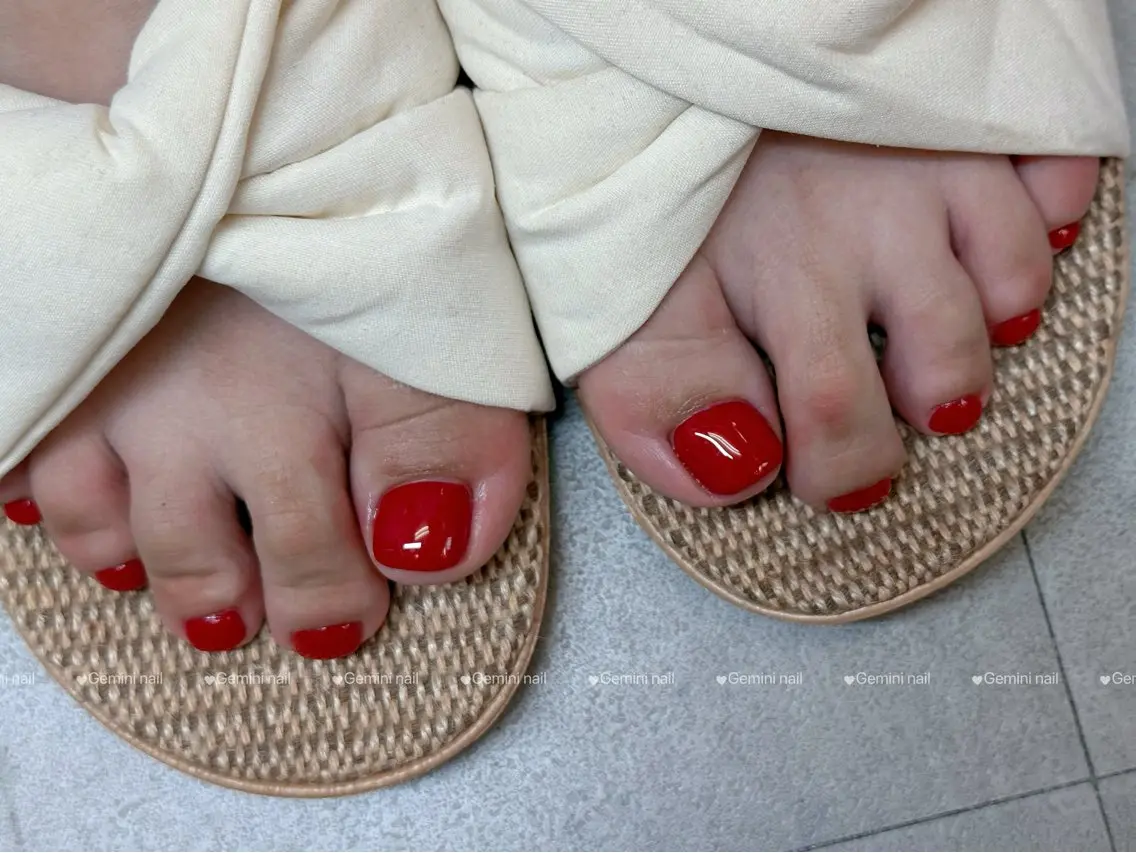 ネイル フットネイル ワンカラーネイル Gemini nail.Yukiのネイルデザイン
