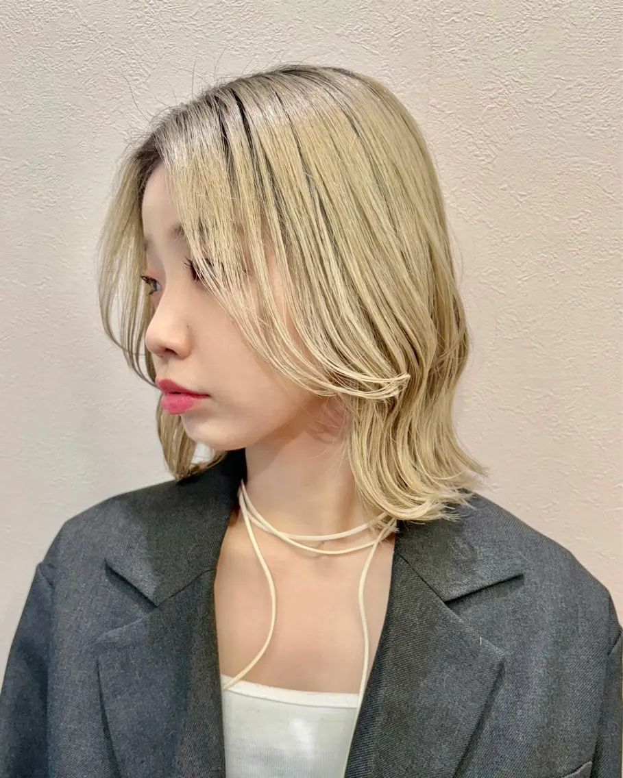 ミディアム カラー 切りっぱなしボブ ショートボブ ハイライトカラー ボブ くびれヘア カット ヘアカラー ショート/ボブ/ 透明感カラー/ほのかのヘアスタイル