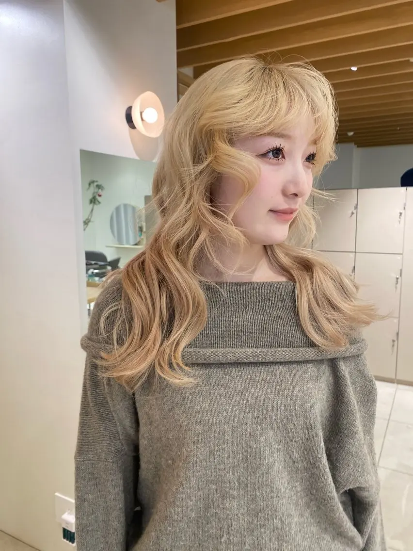 ロング カラー ヘアアレンジ ベージュカラー ブリーチ ブラウンカラー 透明感カラー デザインカラー 似合わせカットカラー りおなのヘアスタイル