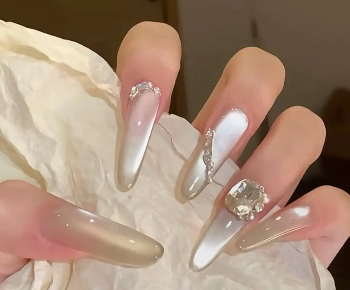 ネイル チークネイル 長さ出し フラワーネイル フレンチネイル ガーリー SunNail池袋駅 ワンホンネイルのネイルデザイン