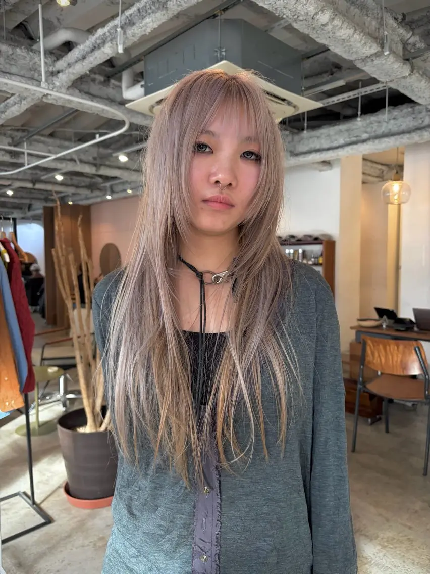 ロング カラー デザインカラー ハイライトカラー 顔周りカット ハイライト レイヤーカット カット ヘアカラー yu maのヘアスタイル