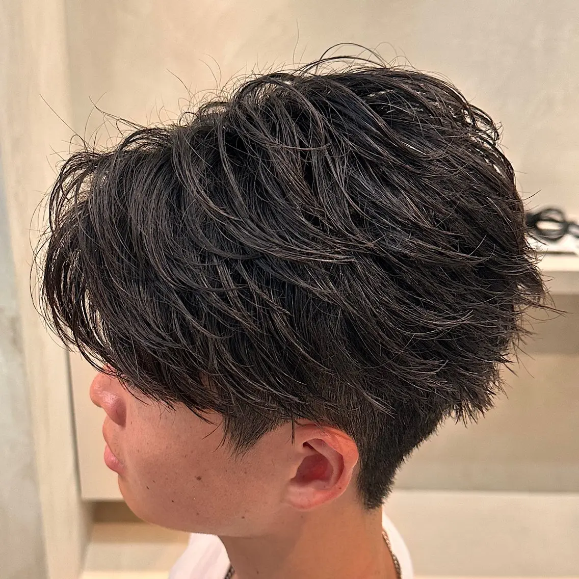 ショート パーマ メンズ フェザーパーマ メンズパーマ ショートヘア 小野寺 隼のヘアスタイル